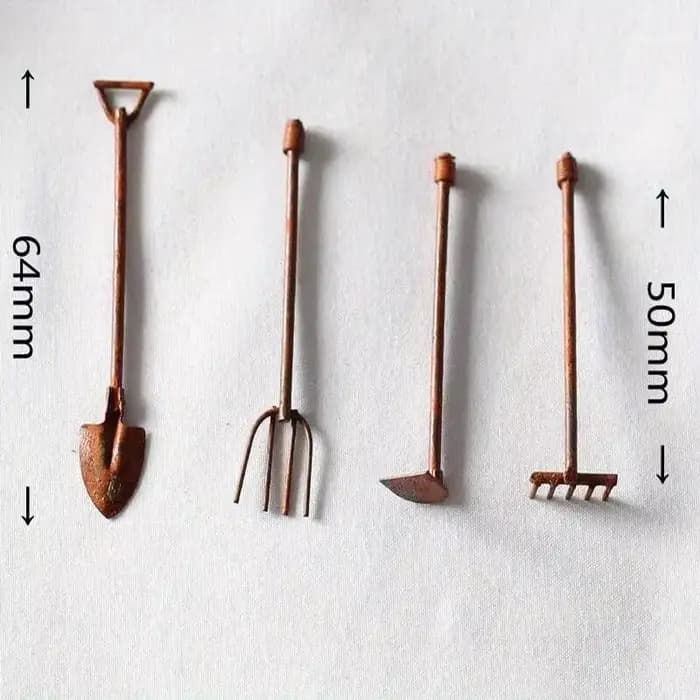 Outils de jardin miniatures