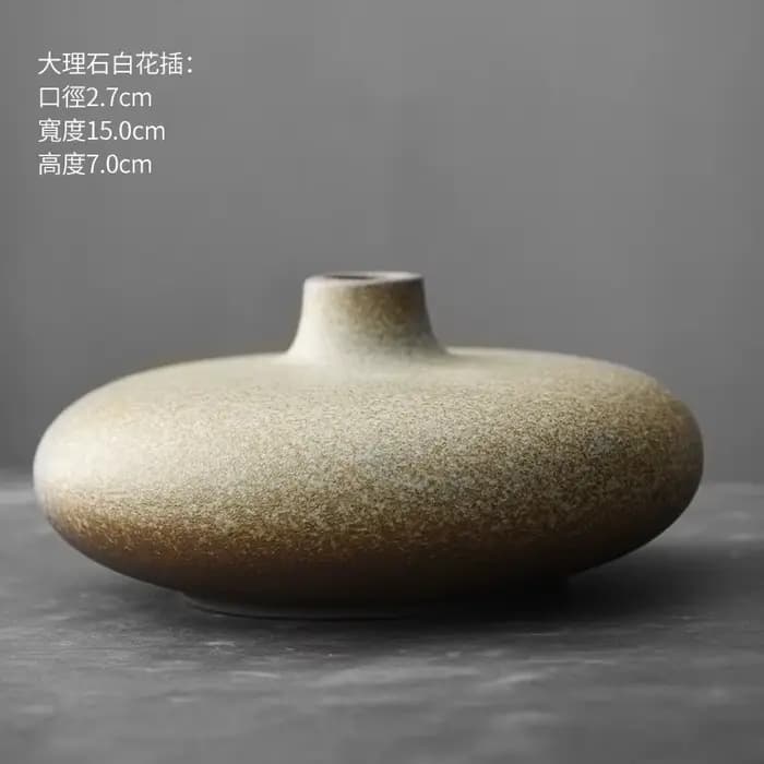 Vase en terre cuite noir