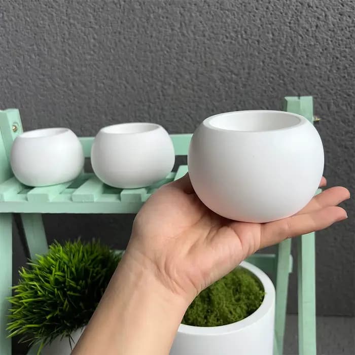 Pot de plante en ciment