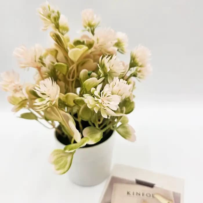 Plante artificielle givrée de Milan de 25 cm