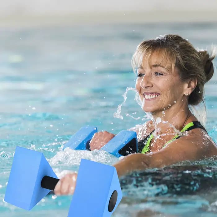 Haltères de musculation aquatique pour exercices en piscine, en matériau EVA, haute durabilité, pour le renforcement des muscles du dos, abdominaux et obliques.