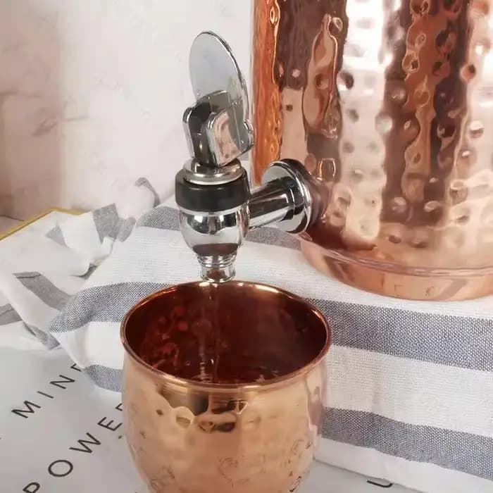 Pot à eau en cuivre pur avec un volume de 4