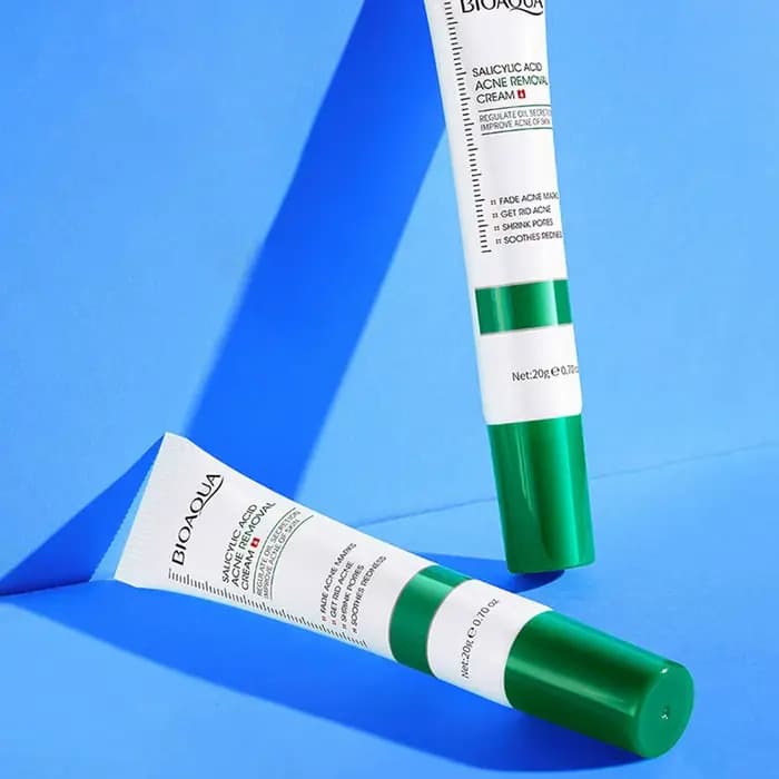 Crème Traitante Anti-Acné à l'Acide Salicylique : Régule la Sécrétion de Sébum, Minimise les Pores, Apaise les Rougeurs Irritées, Élimine les Boutons, Répare la Peau