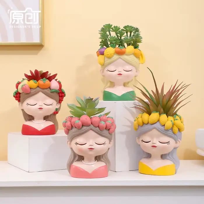 Pot de fleur de fille mignonne pour plantes succulentes