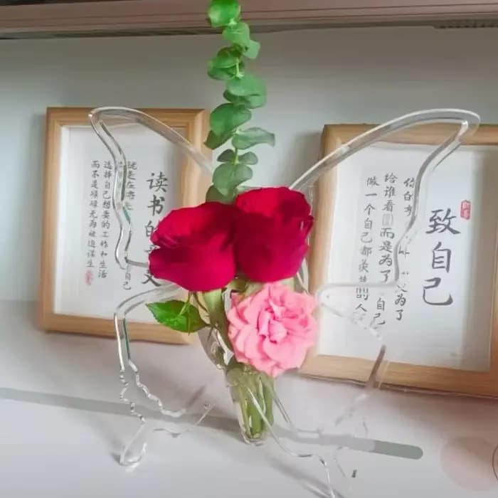 Vase à fleurs papillon