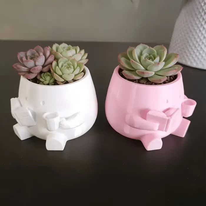 Pot de fleurs en plastique léger avec personnage lisant un livre - Décoration d'intérieur