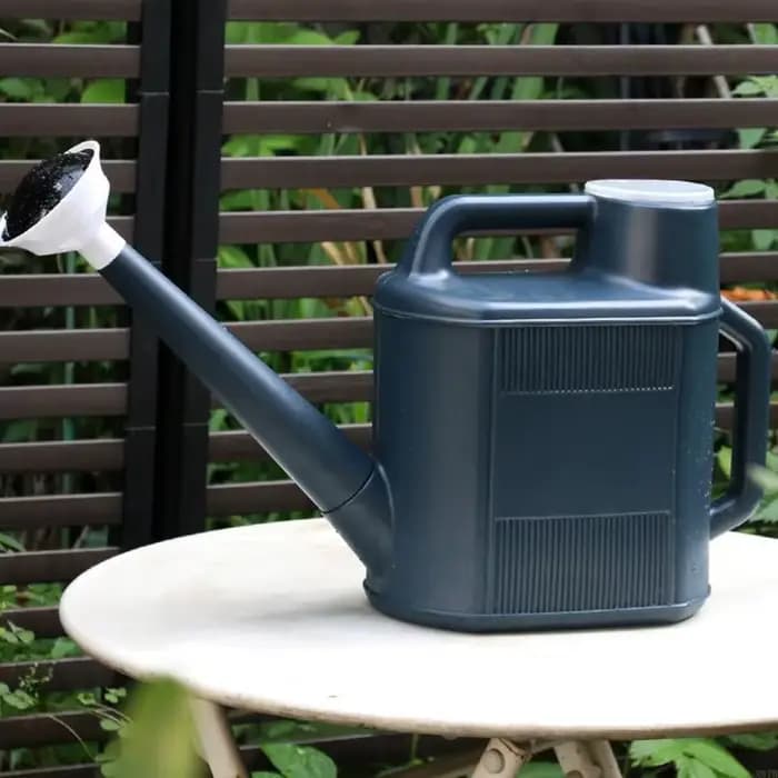 Le jardinage professionnel peut 10L Spout long détachable pour arrosage efficace