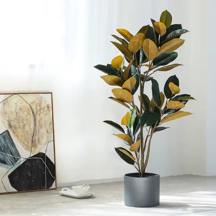 Plantes artificielles décoratives et arbres en Pots