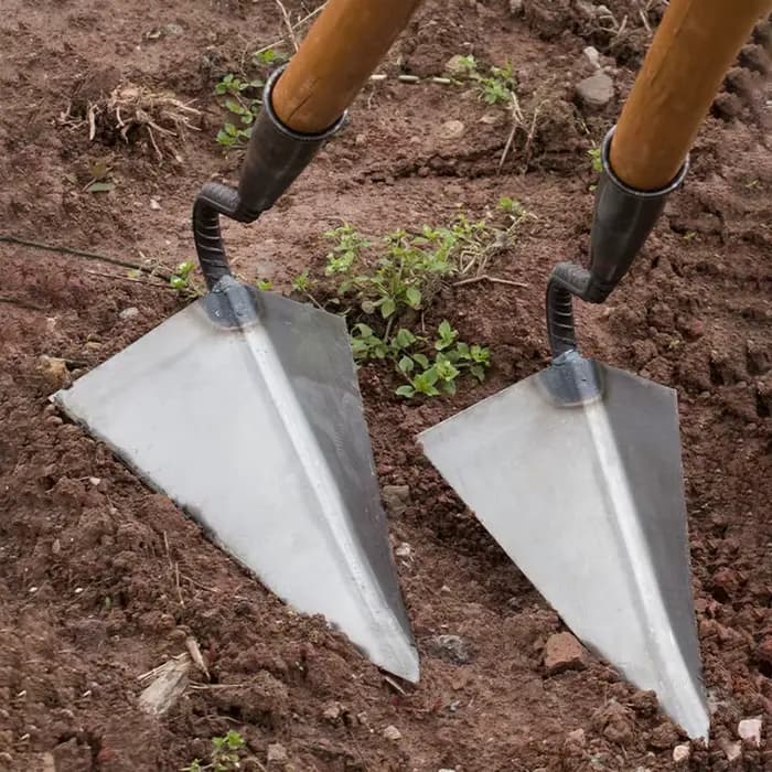 Outils agricoles, houes triangulaires à petite pointe