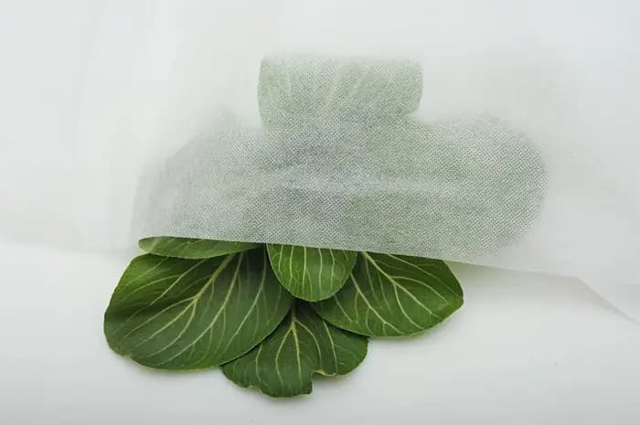 NucleoCover Flottant Plant Blanket, 0.55 oz. 7 ft x 100 ft, Frost Protection and Terrible Weather De