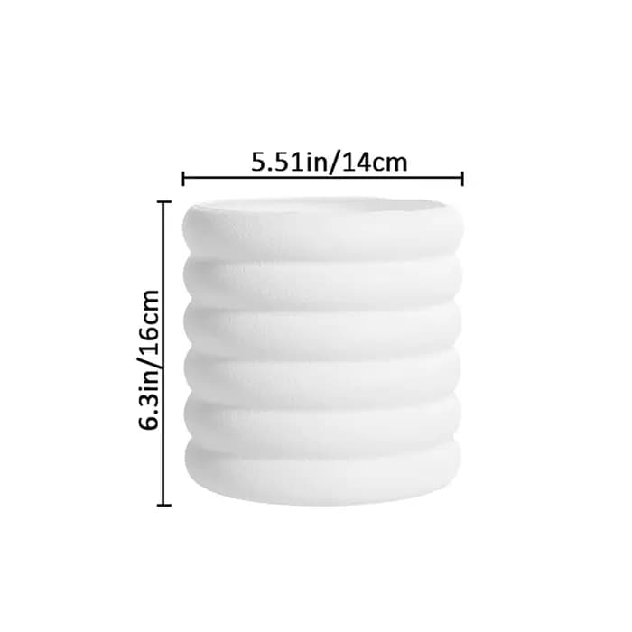 Pot de fleur en plastique semblable à une porcelaine