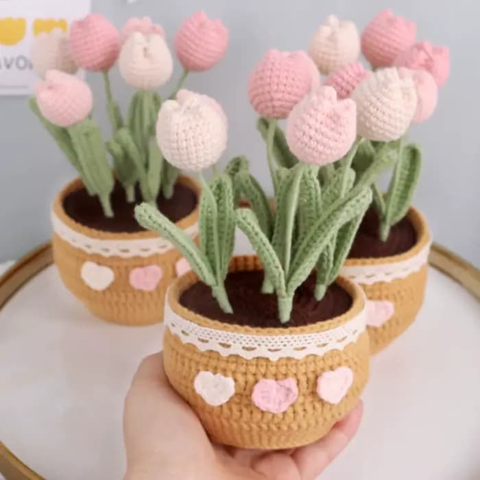 Bundle de fleurs en pot de tulipe fait à la main