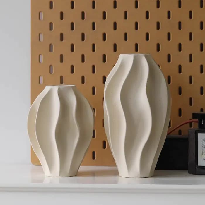 Vase en céramique beige au design haut de gamme et au style luxueux, décoré de fleurs de pêcher Yang