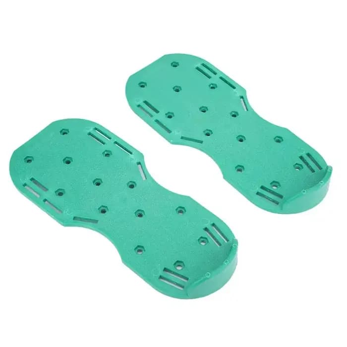Sandales aérateuses à pointes pour gazon et sol