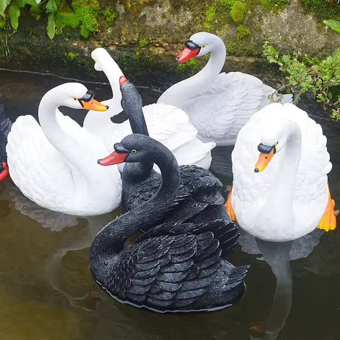 Sculpture flottante en résine pour sécuritaires de jardin extérieur, poisson précieux, blanc et noir