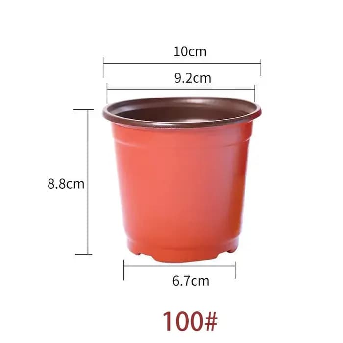 Pots de plantes en plastique avec étiquettes