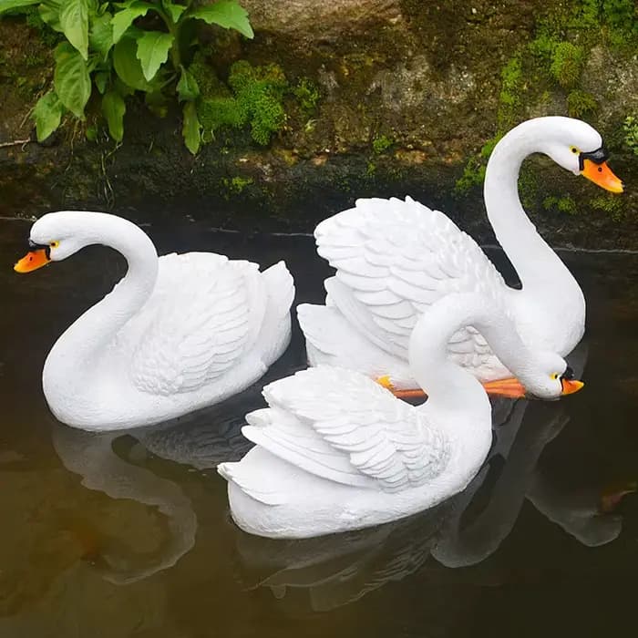 Sculpture flottante en résine pour sécuritaires de jardin extérieur, poisson précieux, blanc et noir