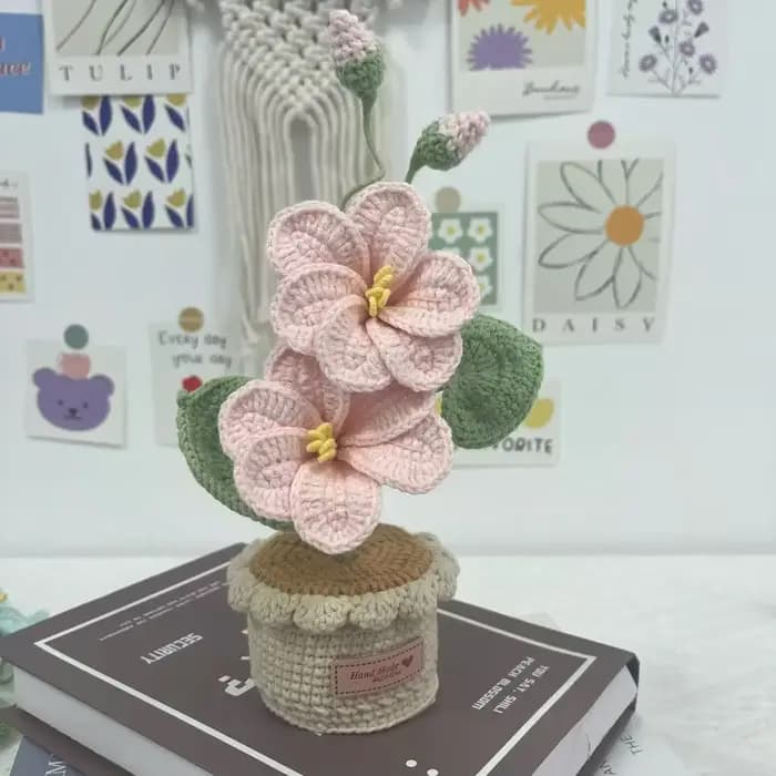 Pot de fleurs tissé à la main, jolies fleurs tricotées, fausses plantes au crochet, décoration de chambre, décoration de table, décoration d'étagère, cadeau