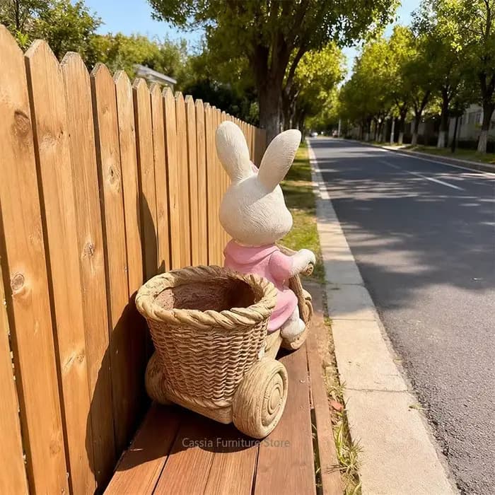 Pot de fleurs en forme de lapin pour jardin