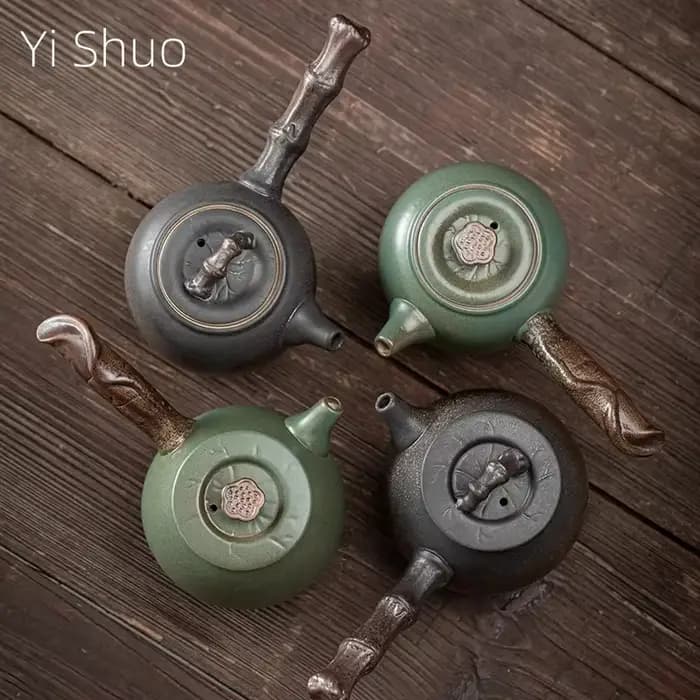 Pot à poignée latérale en fer doré japonais