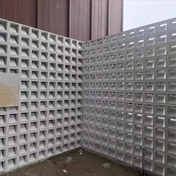 Les moules en ciment sont utilisés pour la décoration ajourée des murs intérieurs et extérieurs du j