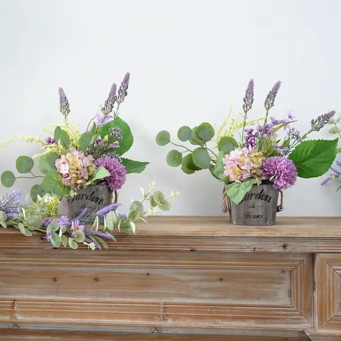 Plantes en pot vertes artificielles