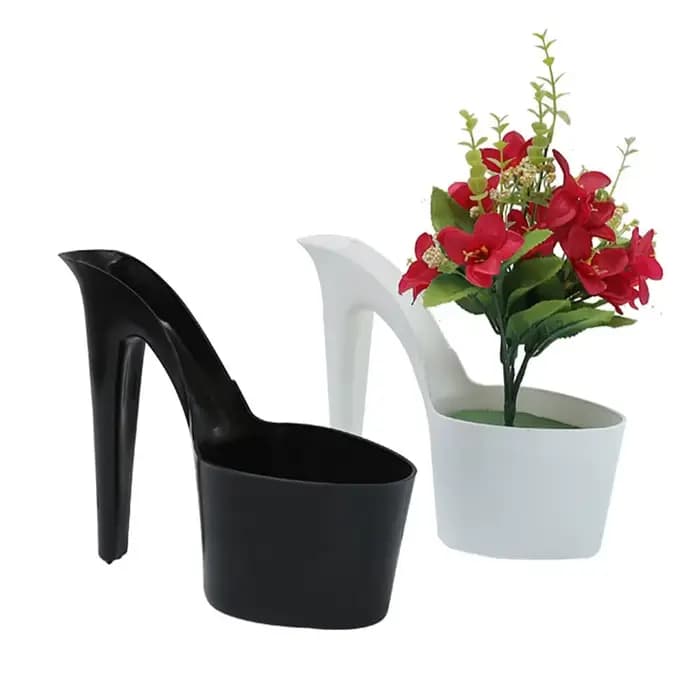 Pot de fleur en plastique en forme de chaussure à talon haut