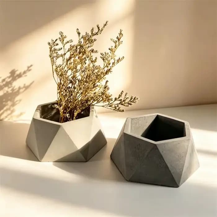 Pot de fleurs en forme d'hexagone de grande taille