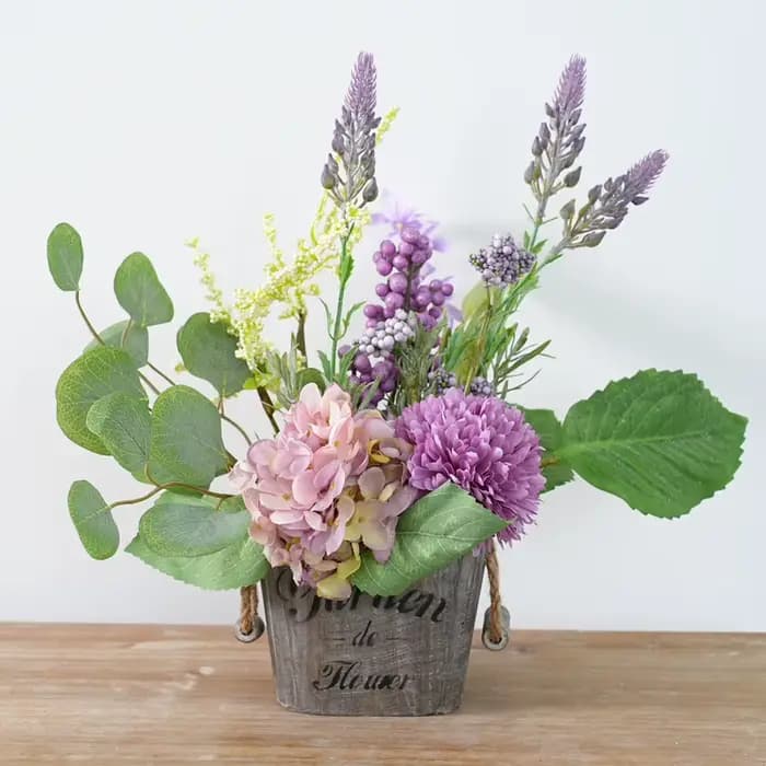 Plantes en pot vertes artificielles