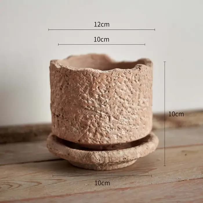 Petit pot de fleurs en céramique fait à la main
