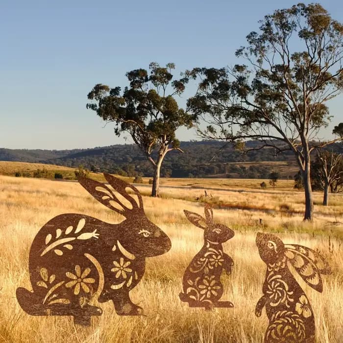 Piquet de jardin en forme de lapin en métal rustique