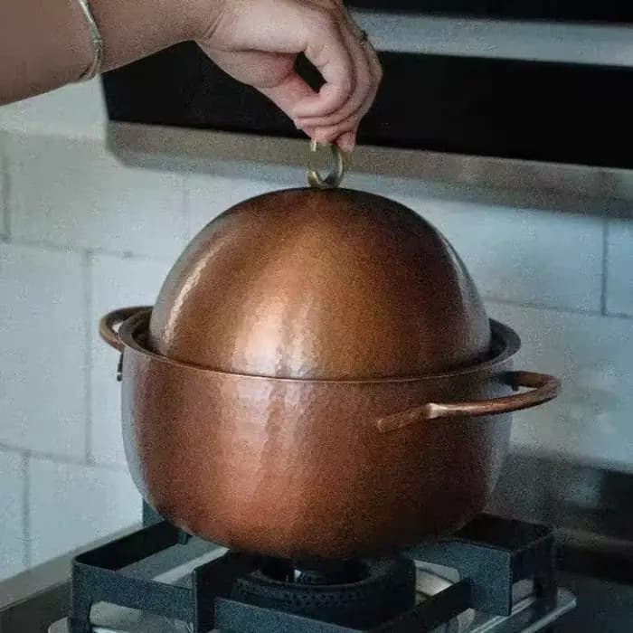 Marmite à soupe en cuivre vintage en forme d'œuf