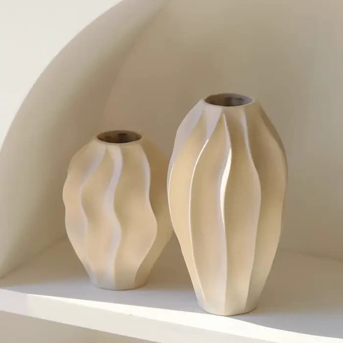 Vase en céramique beige au design haut de gamme et au style luxueux, décoré de fleurs de pêcher Yang