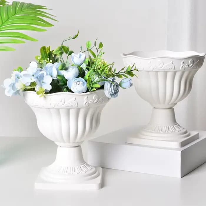 Grande jardinière extérieure en plastique blanc