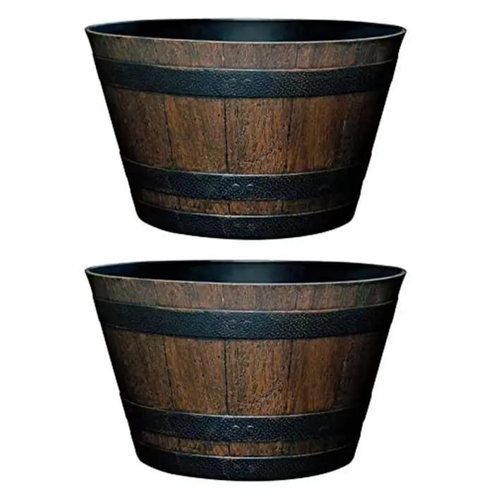 Ce pot en résine magnifiquement conçu offre un moyen accrocheur pour afficher vos petites plantes préférées à l'intérieur et à l'extérieur