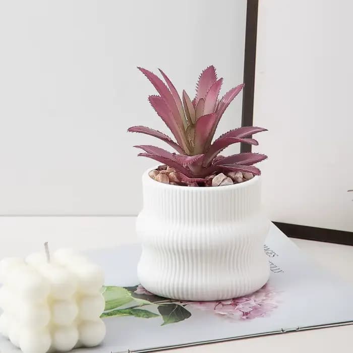 Petit pot de fleurs en plastique imitation céramique