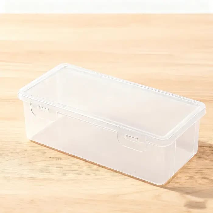 La boîte de rangement en plastique blanc est étanche