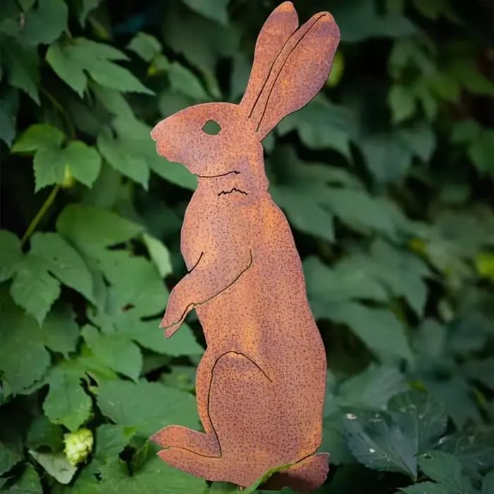 Charmant piquet de jardin en métal de lapin rustique