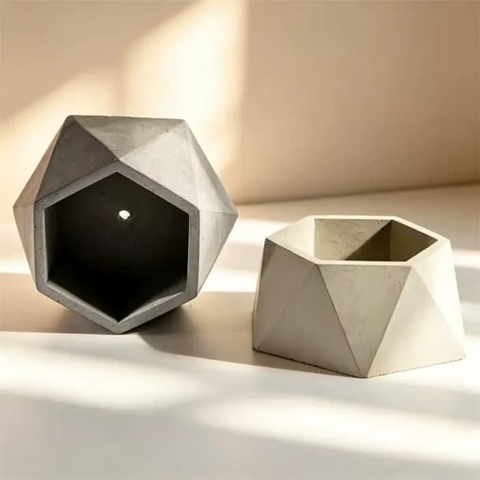 Pot de fleurs en forme d'hexagone de grande taille