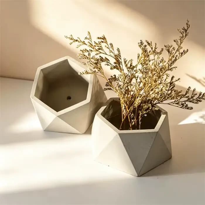 Pot de fleurs en forme d'hexagone de grande taille