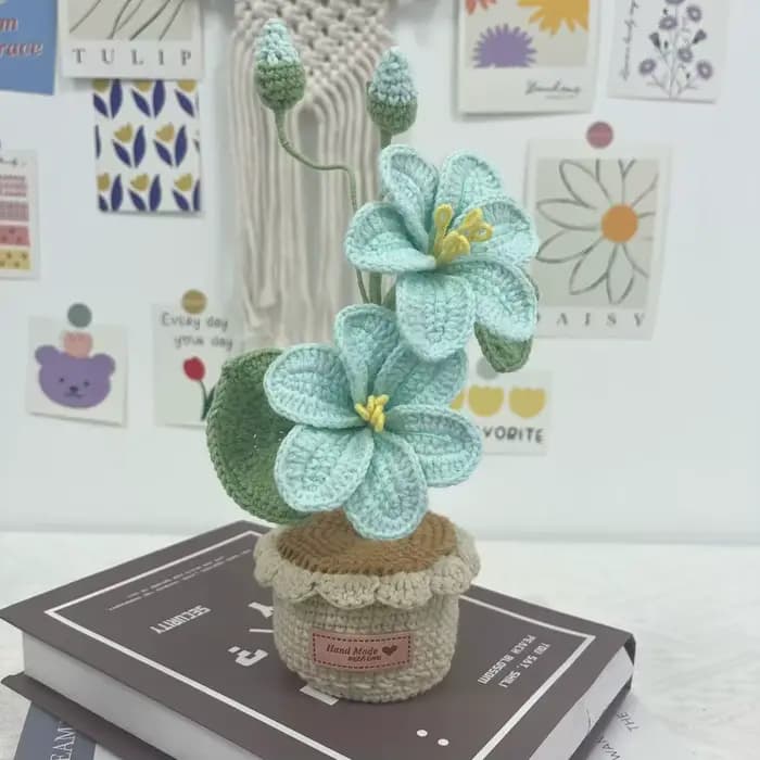 Pot de fleurs tissé à la main, jolies fleurs tricotées, fausses plantes au crochet, décoration de chambre, décoration de table, décoration d'étagère, cadeau