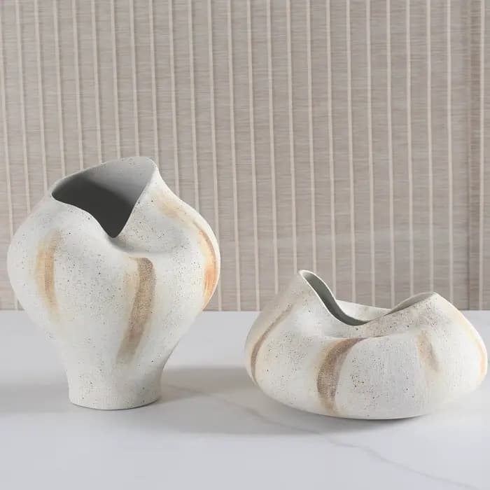 Vase en céramique mat de style rustique