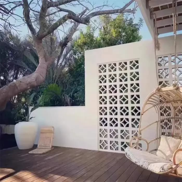 Les moules en ciment sont utilisés pour la décoration ajourée des murs intérieurs et extérieurs du jardin mettant en valeur un moule personnalisé en béton