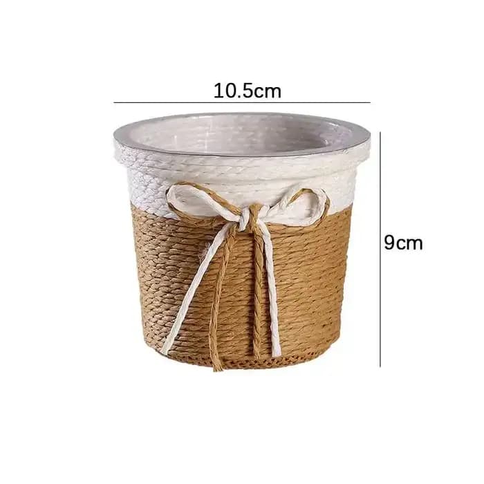 Pot de fleurs fraîches tressées en corde de papier