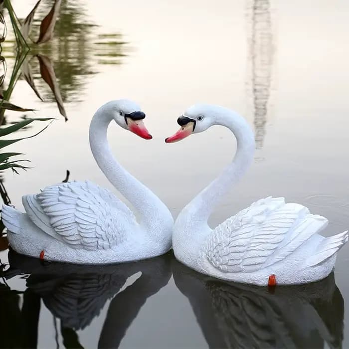 Sculpture flottante en résine pour sécuritaires de jardin extérieur, poisson précieux, blanc et noir