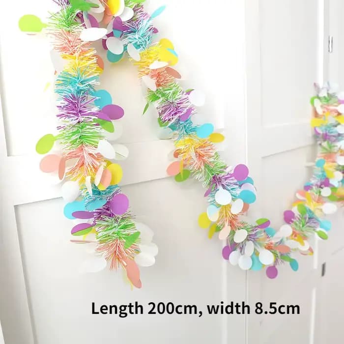 Guirlande d'eucalyptus simili exuberante de 70,8 pouces avec fleurs blanches – Parfaite pour la décoration de la maison et des vacances, tenture murale, cour et accents de fête