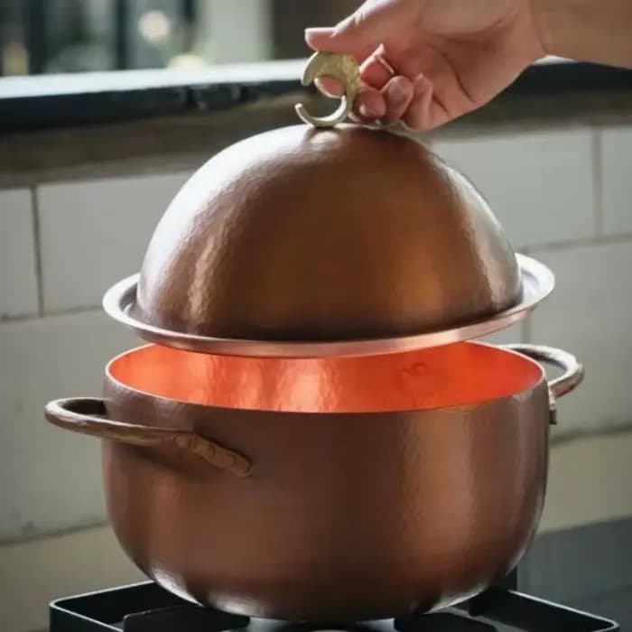 Marmite à soupe en cuivre vintage en forme d'œuf