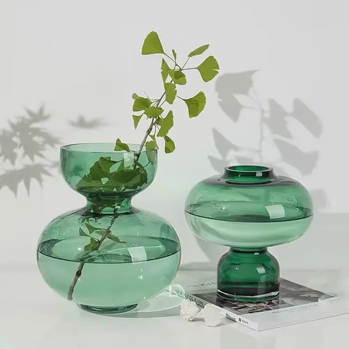 Vase en verre rond vert pour fleurs