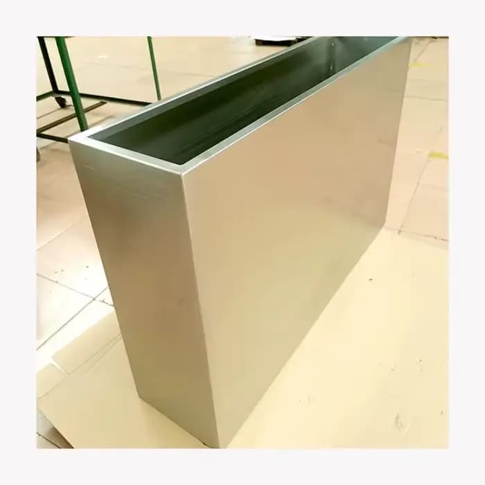Grand Pot de fleur rectangulaire en métal pour jardin en acier Koteng personnalisé, Pot de fleur en fer pour balcon