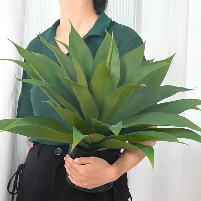Plante succulente verte artificielle d'agave tropicale avec pot